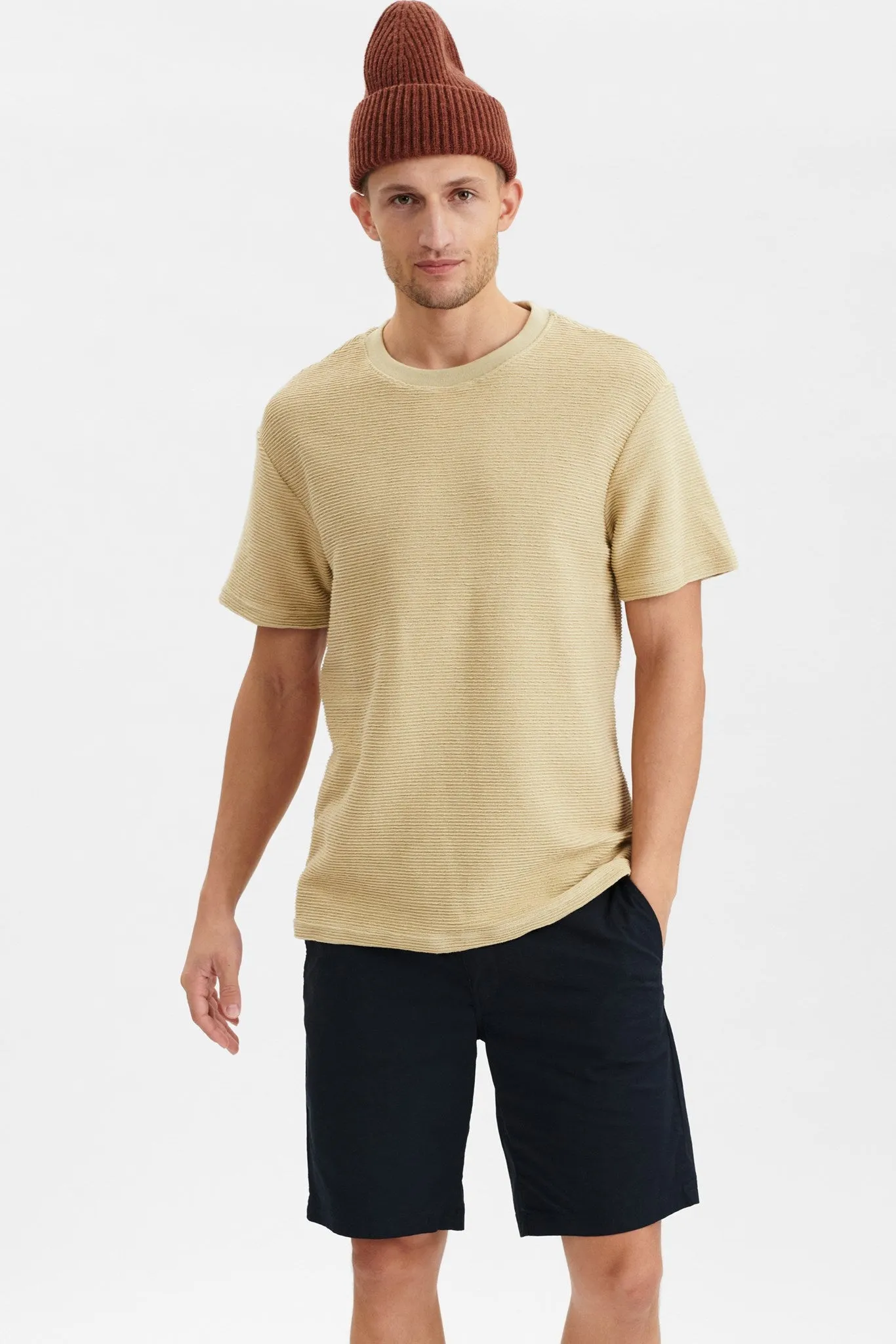 AKKIKKI CURVED TEE - Brown Rice